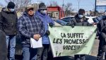 Manifestation verte devant les bureaux de la députée Chantal Soucy