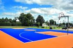 Un terrain de basketball rafraîchi aux couleurs des V-Kings