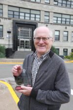 Le vétérinaire David Silversides primé par ses pairs