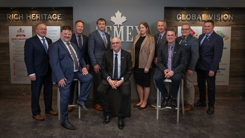 Sur la photo : Gerrit Wensink (EastGen), Jean Bissonnette (CIAQ), membre exécutif du conseil d’administration, Tom Pasco (EastGen), Jim Ross (WestGen), Jean-François Morin (CIAQ), président, Amanda Jeffs (EastGen), Tony Van Garderen (WestGen), Curtis McNeil (EastGen), vice-président, Richard Lagacé (CIAQ) et Michel Frigon (CIAQ). Photo gracieuseté