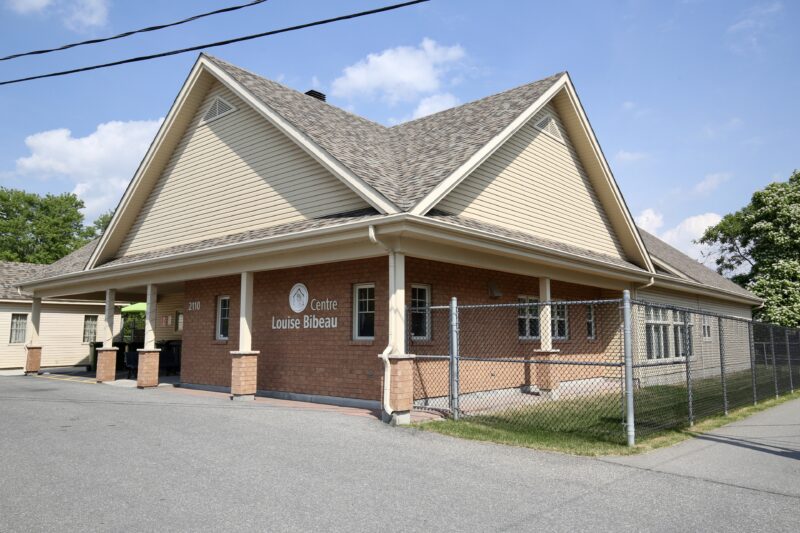 Le Centre Louise Bibeau fera l’acquisition, d’ici la fin de l’année, du terrain voisin appartenant aux Sœurs de la Présentation de Marie dans l’espoir d’y construire une maison de vie pour des adultes vivant avec une déficience intellectuelle. Photothèque | Le Courrier ©