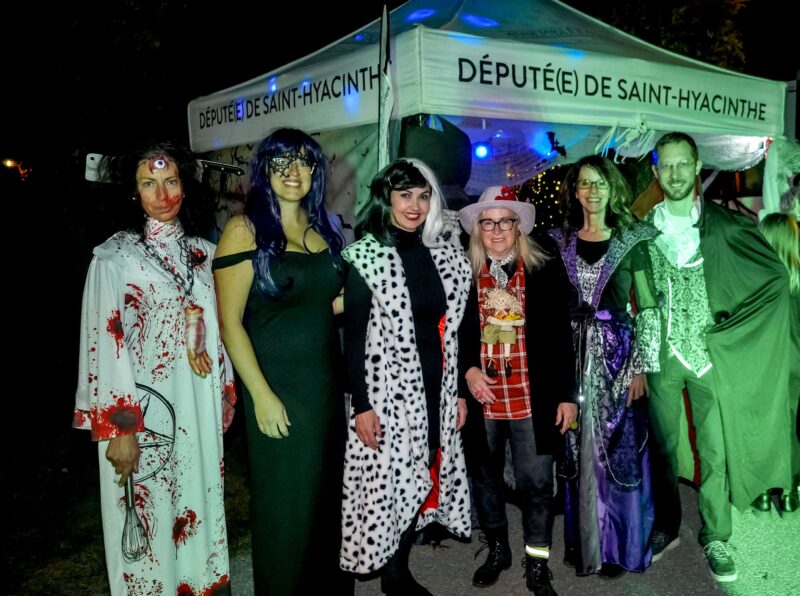 Depuis 8 ans, la députée Chantal Soucy et son équipe travaillent fort, en partenariat avec des organismes, pour offrir une Halloween mémorable aux Maskoutains. Photo François Larivière