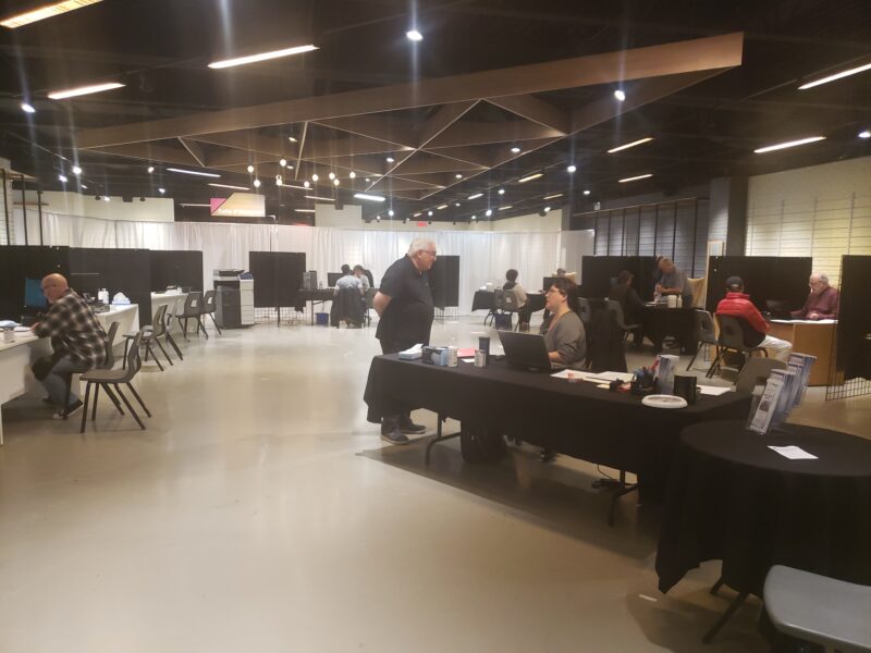 Le Centre d’action bénévole Région Saint-Hyacinthe souhaite aider le plus de gens possible d’ici le 30 avril à produire leur déclaration de revenus. La Clinique d’impôt se déroule dans un local des Galeries St-Hyacinthe. Photo gracieuseté