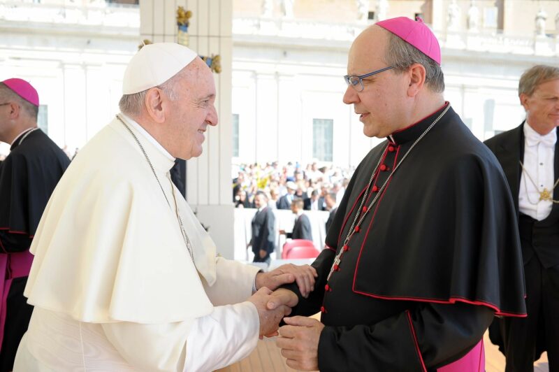 La première rencontre entre le pape François et l’évêque du Diocèse de Saint-Hyacinthe, Christian Rodembourg, en 2018. Photo gracieuseté