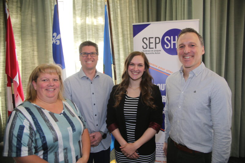 La présidente de SEPSHA, Annick Daviau, en compagnie des présidents d’honneur des Km de l’eSPoir, Pierre Deshaies D’Amours, Véronique Fillion-Bertrand et Sébastien Bourque. Photothèque | Le Courrier ©