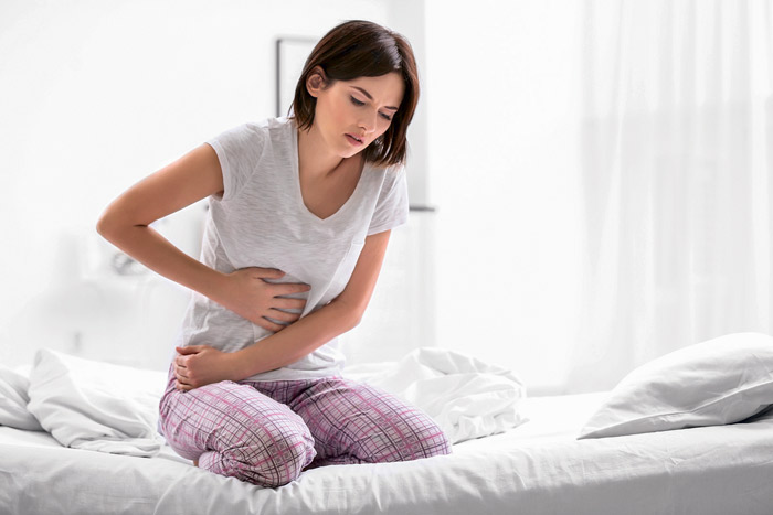 Soyez à l’écoute!
Si vous avez mal au ventre, demeurez attentif à vos symptômes et à l’intensité de votre douleur. La source d’un mal de ventre peut être difficile à diagnostiquer étant donné le nombre d’organes qui s’y trouvent. Plus vous serez en mesure de donner de l’information à votre médecin ou à l’urgentologue, meilleures seront vos chances de mettre le doigt directement sur la cause du problème afin d’éviter qu’il ne survienne à nouveau.