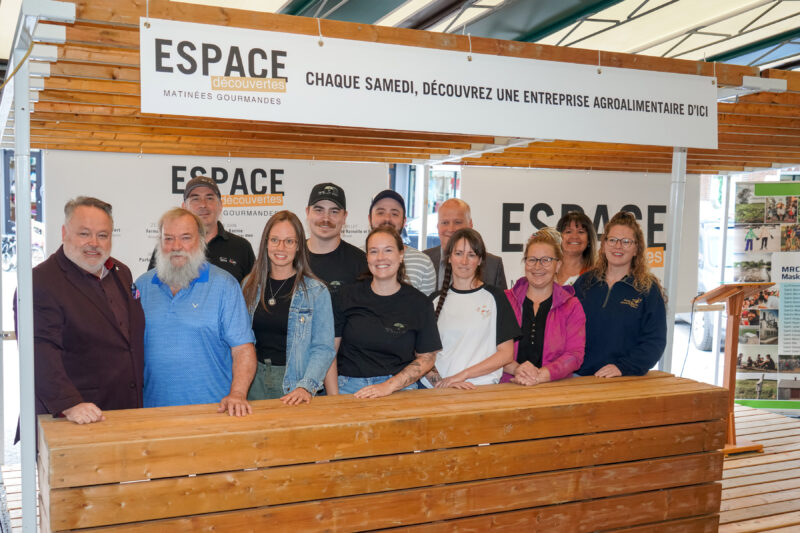 Le nouvel Espace découvertes de la MRC a récemment été inauguré au 1555 Marché public. Des entreprises agroalimentaires y seront présentes tous les samedis jusqu’au 20 septembre. Photothèque Le Courrier ©