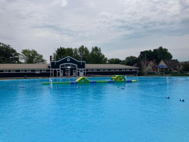 Les lundis WIBIT à la piscine Laurier