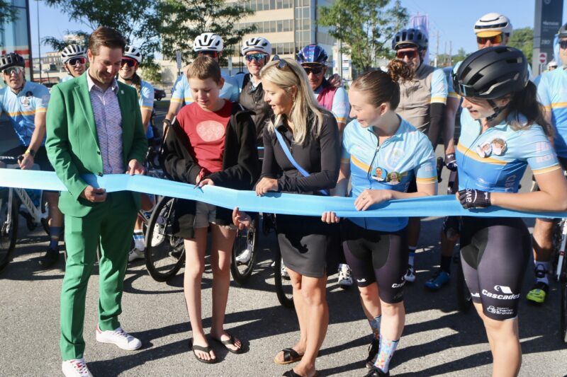 Plus d’une centaine de cyclistes ont pris le départ à Saint-Hyacinthe pour se rendre à Boucherville, le 4 juillet, dans le cadre de la 29e édition du Tour CIBC Charles-Bruneau. Photothèque | Le Courrier ©