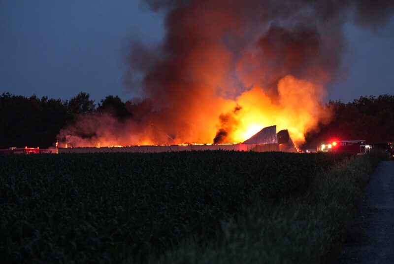 Un garage agricole détruit par les flammes à Saint-Dominique