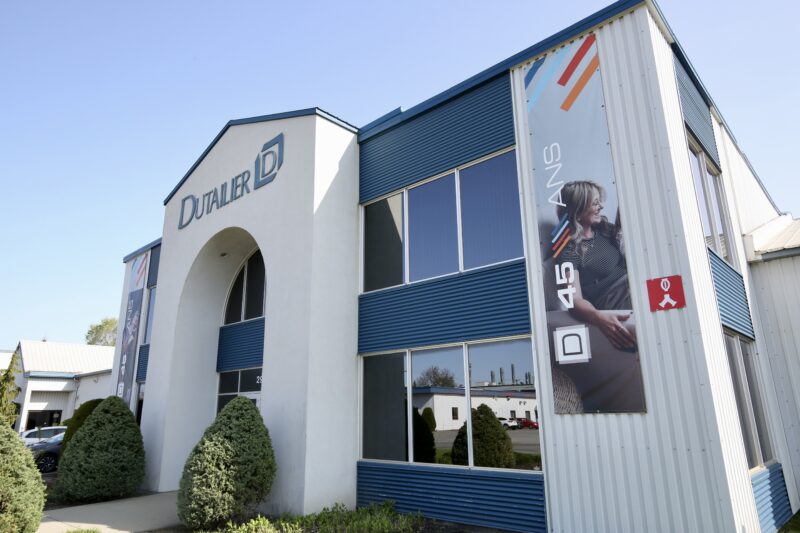 Le Centre de services scolaire de Saint-Hyacinthe loue l’immeuble qui abritait le manufacturier Dutailier à Saint-Pie depuis un an. Photothèque | Le Courrier ©