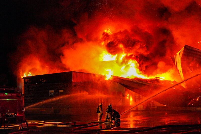 Un violent incendie s’est déclaré le 9 octobre, vers 19 h 30, à la meunerie de Saint-Damase. Photothèque | Le Courrier ©