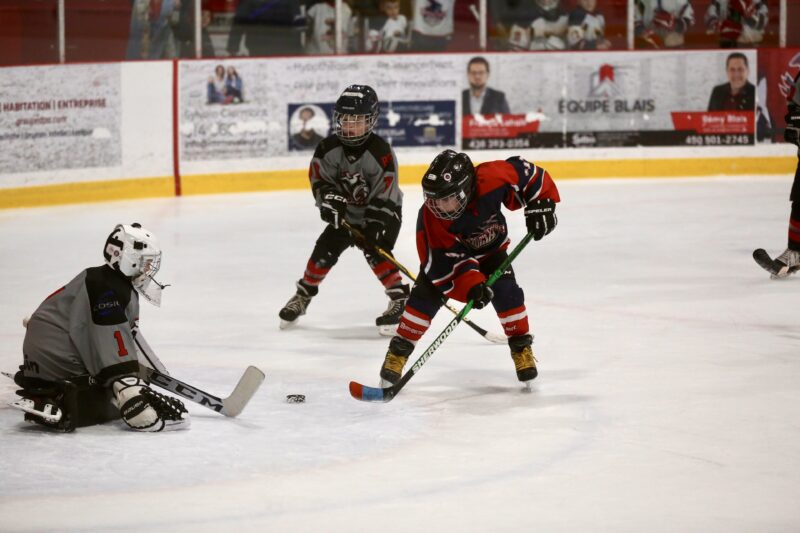 Lancé en 2023, le tournoi interrégional de hockey M9 de Saint-Hyacinthe deviendra un tournoi de catégorie junior cette saison. Photothèque | Le Courrier ©